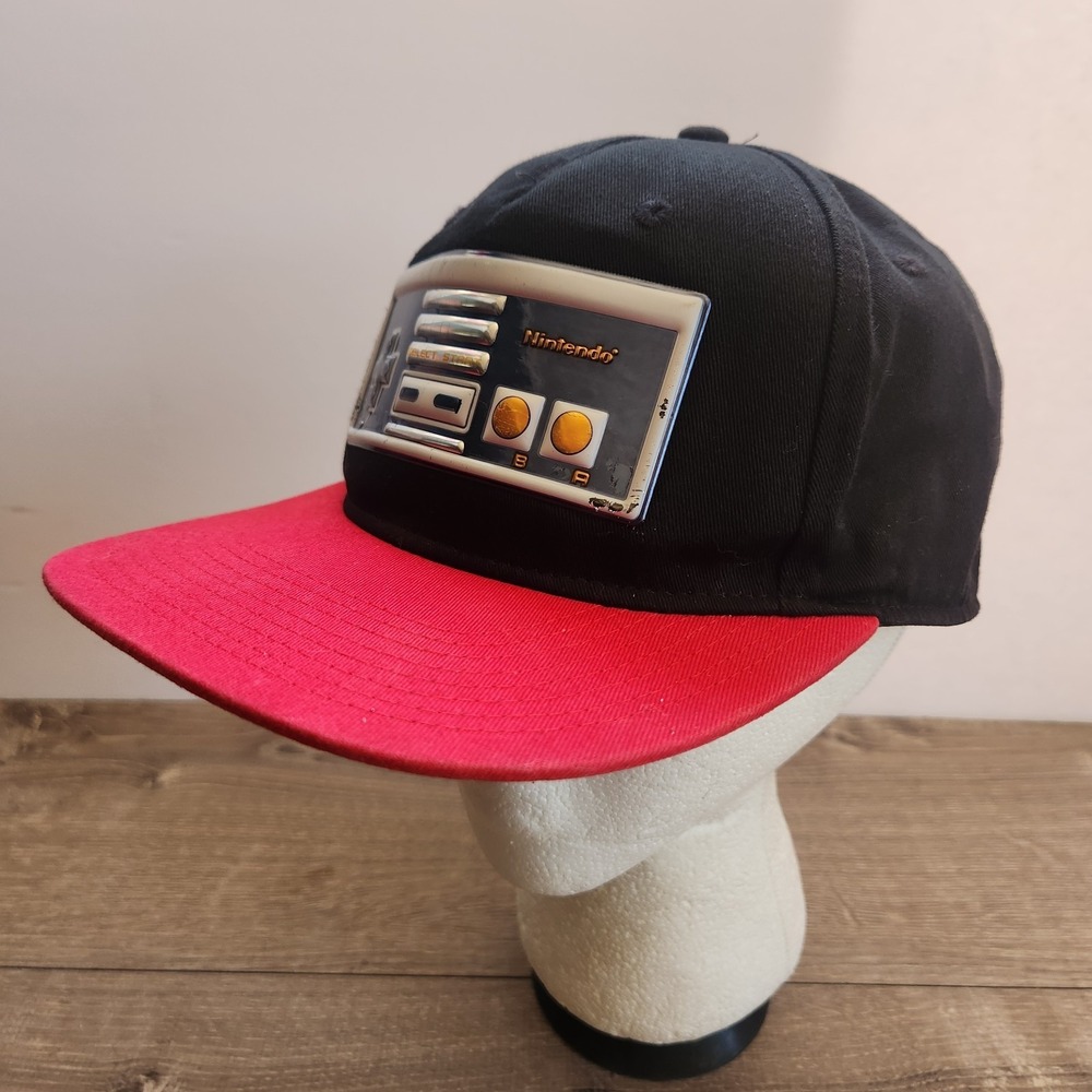 2018 Nintendo NES Controller Snapback Adjustable Baseball Hat Cap Black Red READ